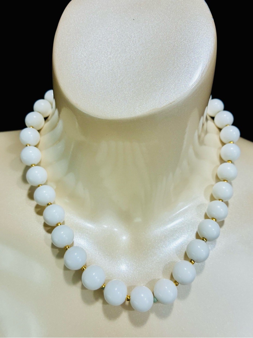 VTG Classic White Bead Necklace with Gold Accents Retro MCM Every Day Casual